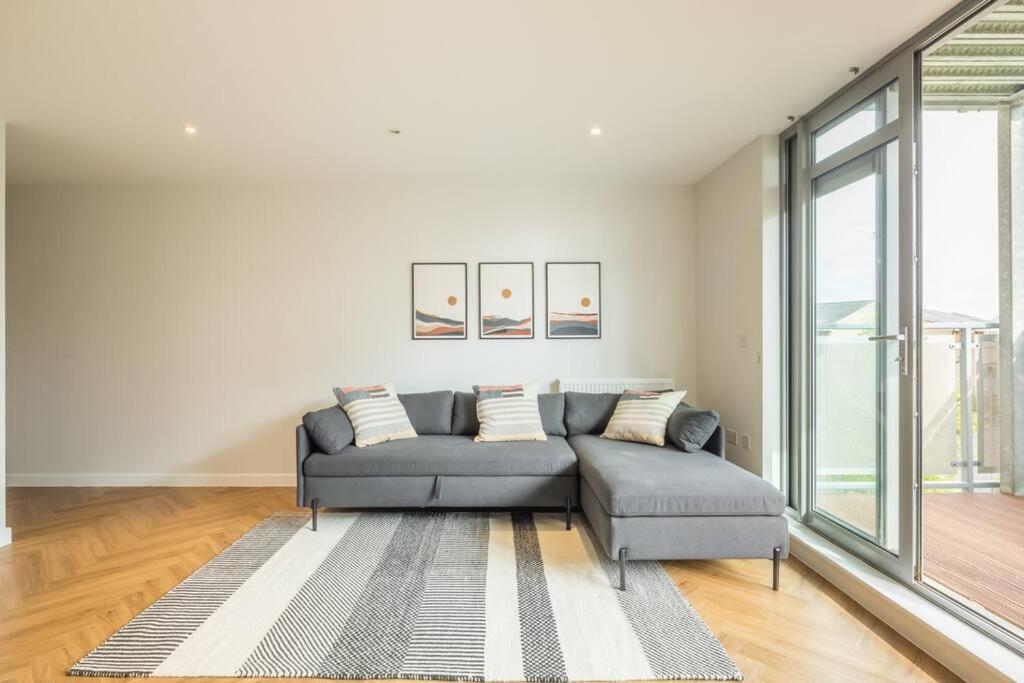 Executive 2Br Apartment Next To Station + Parking Cambridge  Exterior photo